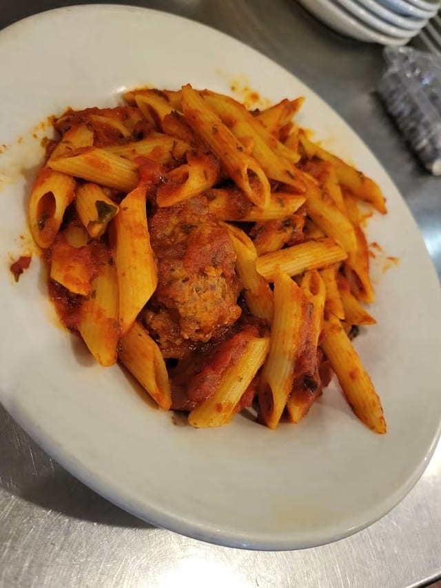 Kids Penne & Meatball.